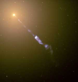 Die aktive Galaxie M87 mit Jet